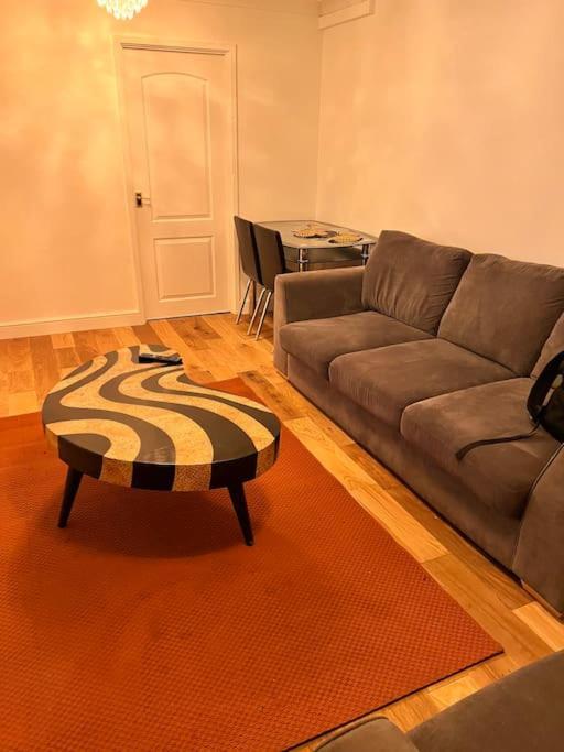 2 Bed Solihull Near Nec Airport, Jlr, Resort Wrld Экстерьер фото