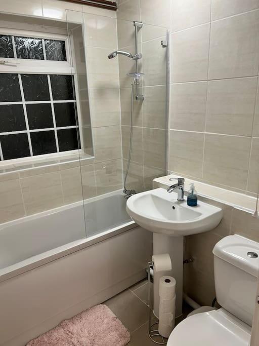 2 Bed Solihull Near Nec Airport, Jlr, Resort Wrld Экстерьер фото