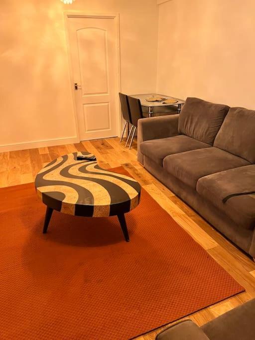 2 Bed Solihull Near Nec Airport, Jlr, Resort Wrld Экстерьер фото