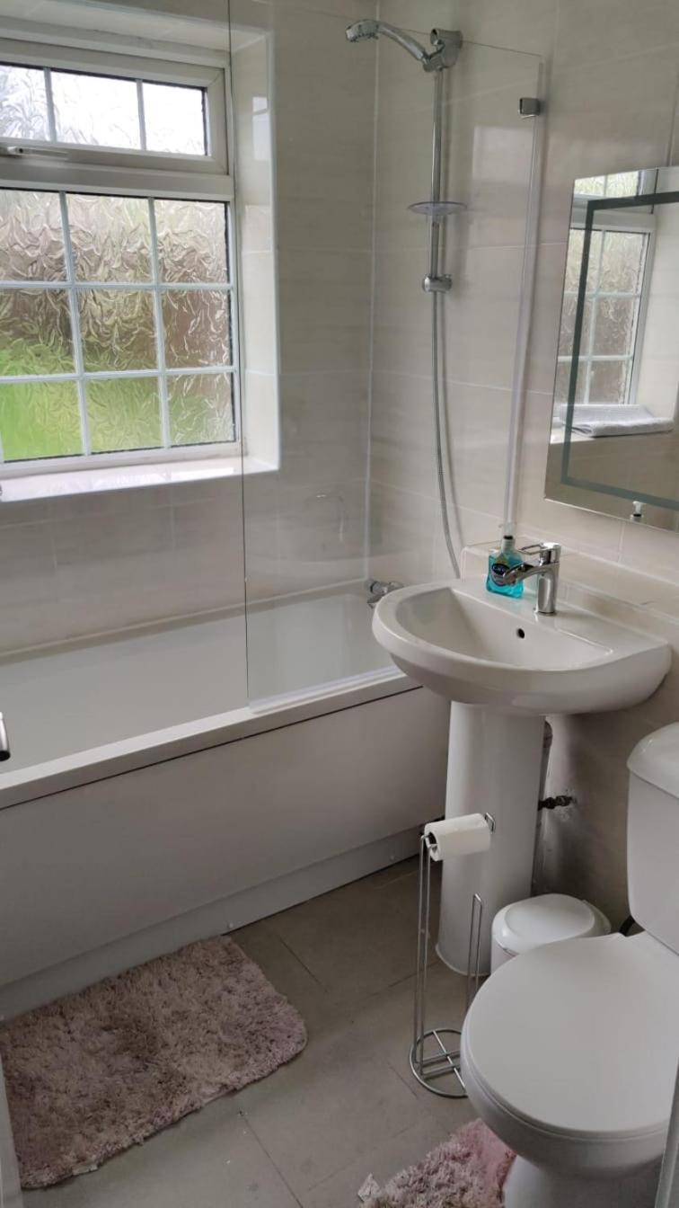 2 Bed Solihull Near Nec Airport, Jlr, Resort Wrld Экстерьер фото